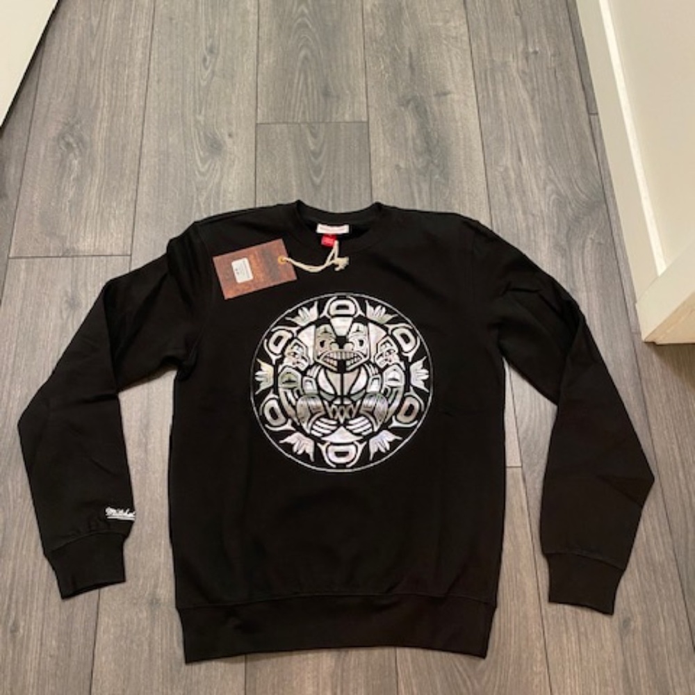 Mitchell & Ness Vancouver Grizzlies Iridescent Totem Black Silver Crewneck NWT